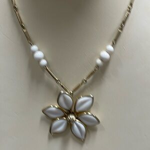 Vintage gold tone white fluted six petal articulation flower bar bead chain chok